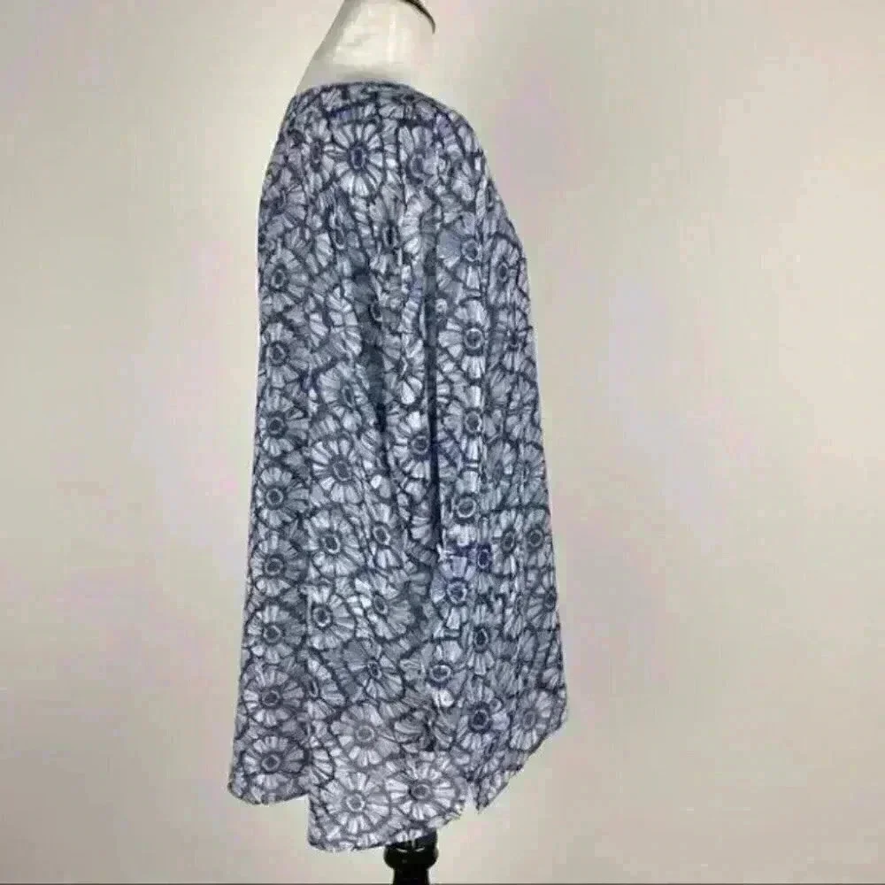Multiples top sz XL white blue floral tab sleeve